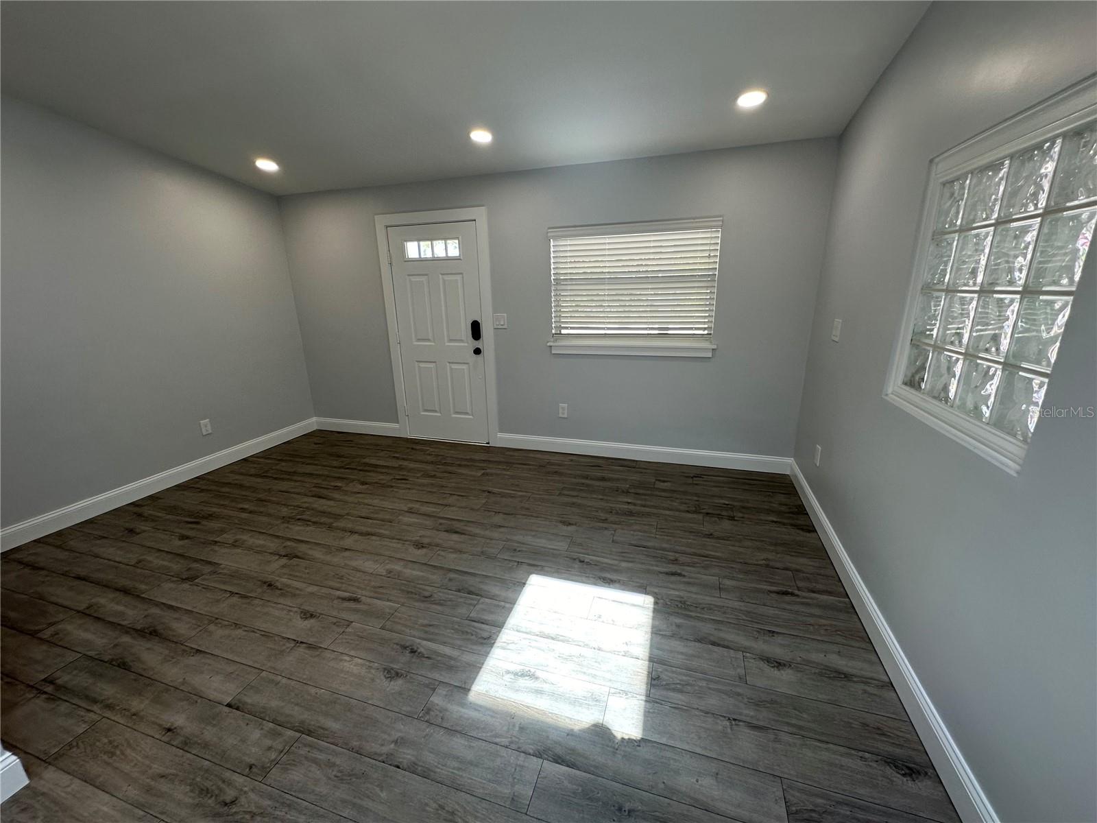 Image 3 of 26 For 333 Cambridge Boulevard