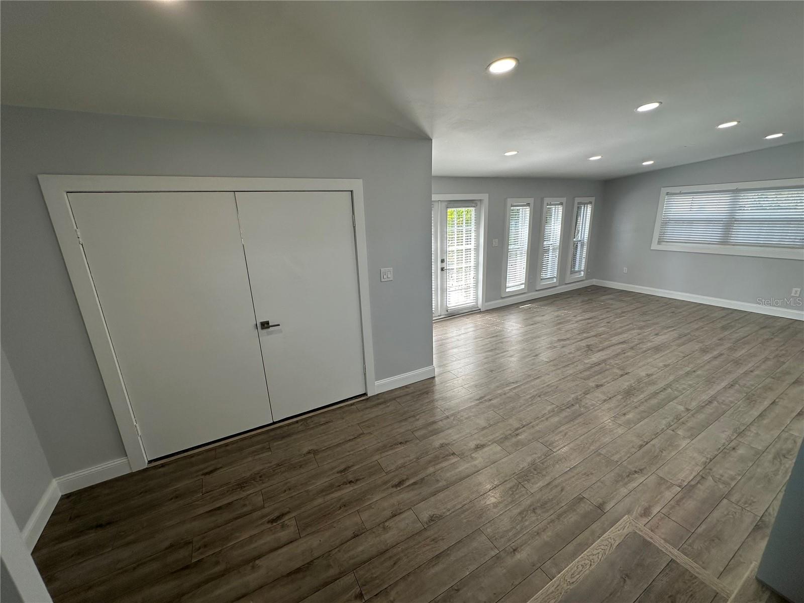 Image 8 of 26 For 333 Cambridge Boulevard
