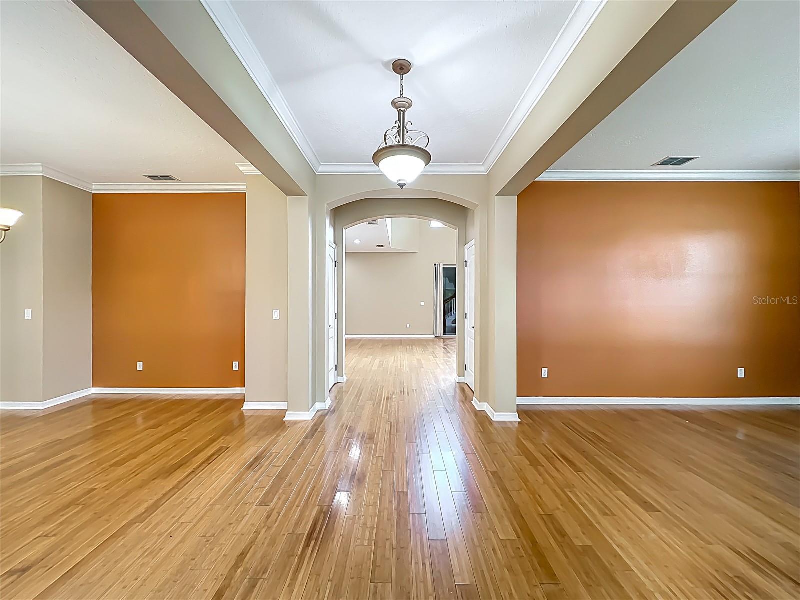Image 4 of 96 For 13055 Overstreet Road