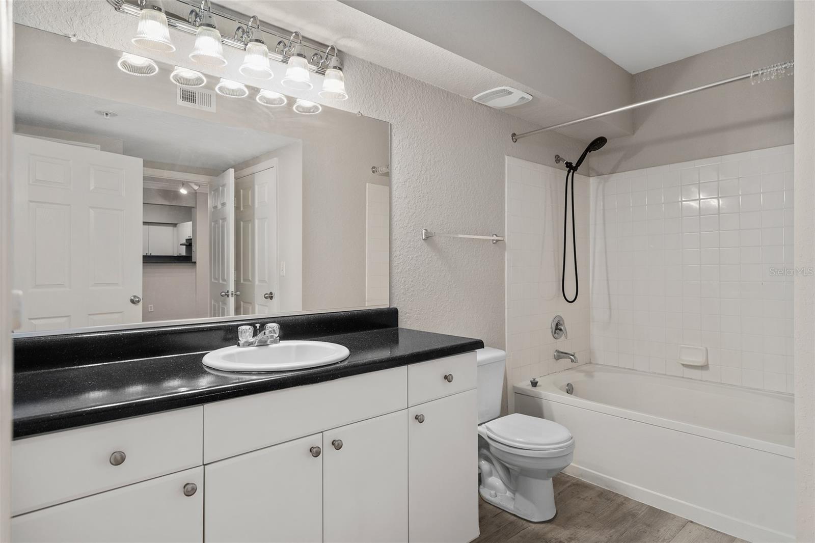 Image 11 of 24 For 206 South Street 6007