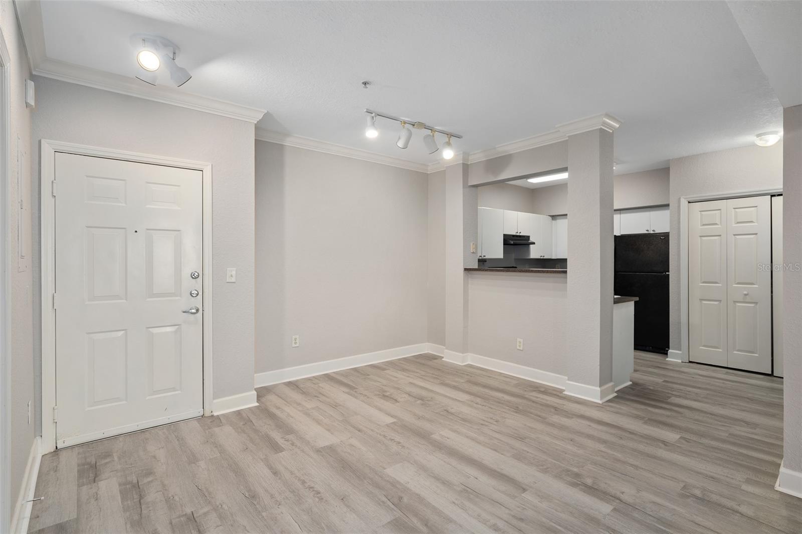 Image 3 of 24 For 206 South Street 6007