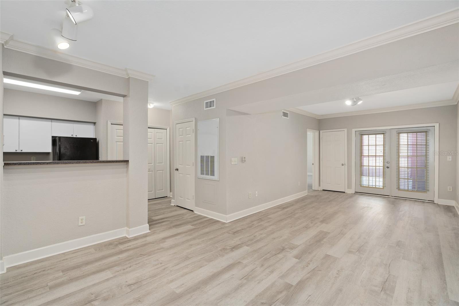 Image 4 of 24 For 206 South Street 6007