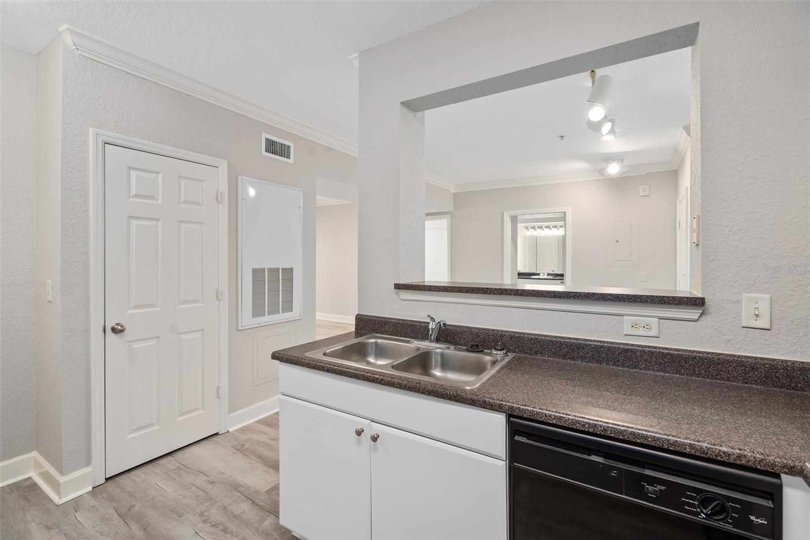Image 7 of 24 For 206 South Street 6007