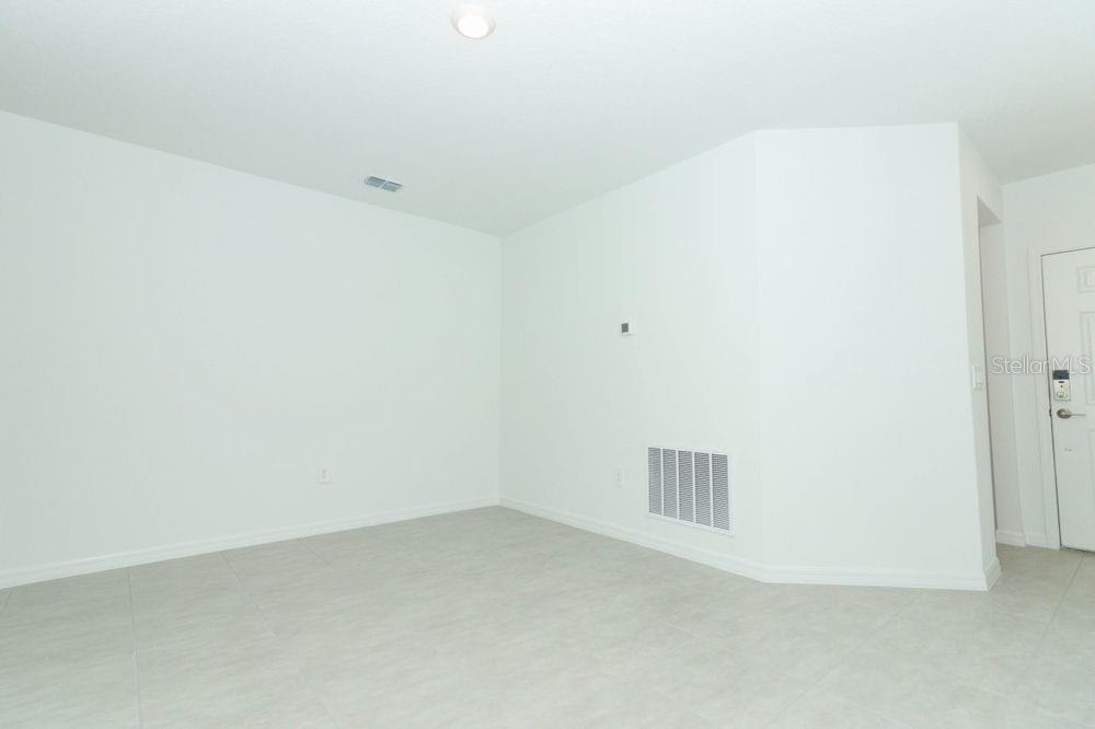 Image 4 of 39 For 471 Wayland Drive