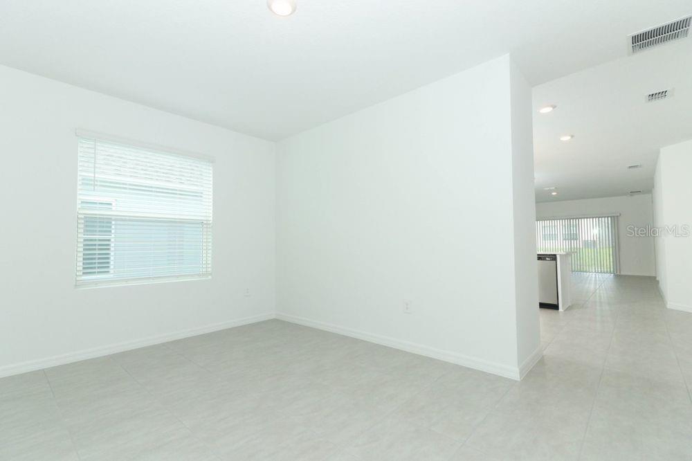 Image 5 of 39 For 471 Wayland Drive