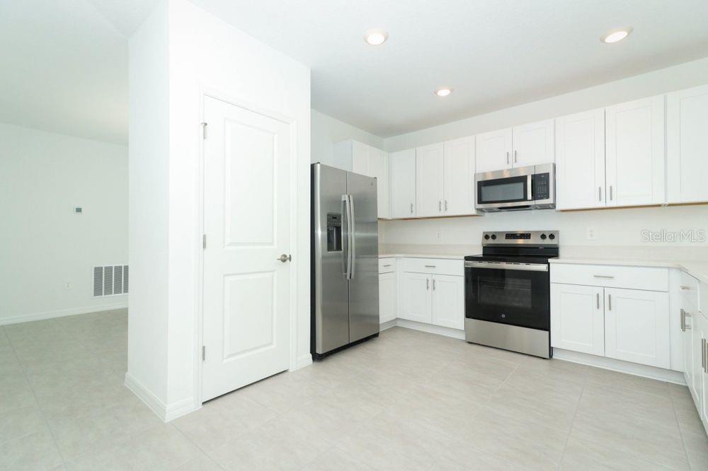 Image 7 of 39 For 471 Wayland Drive