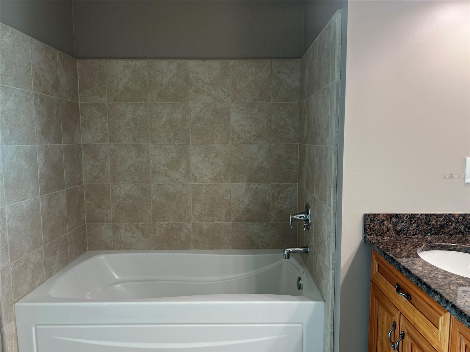 Image 15 of 25 For 150 Robinson Street 29b