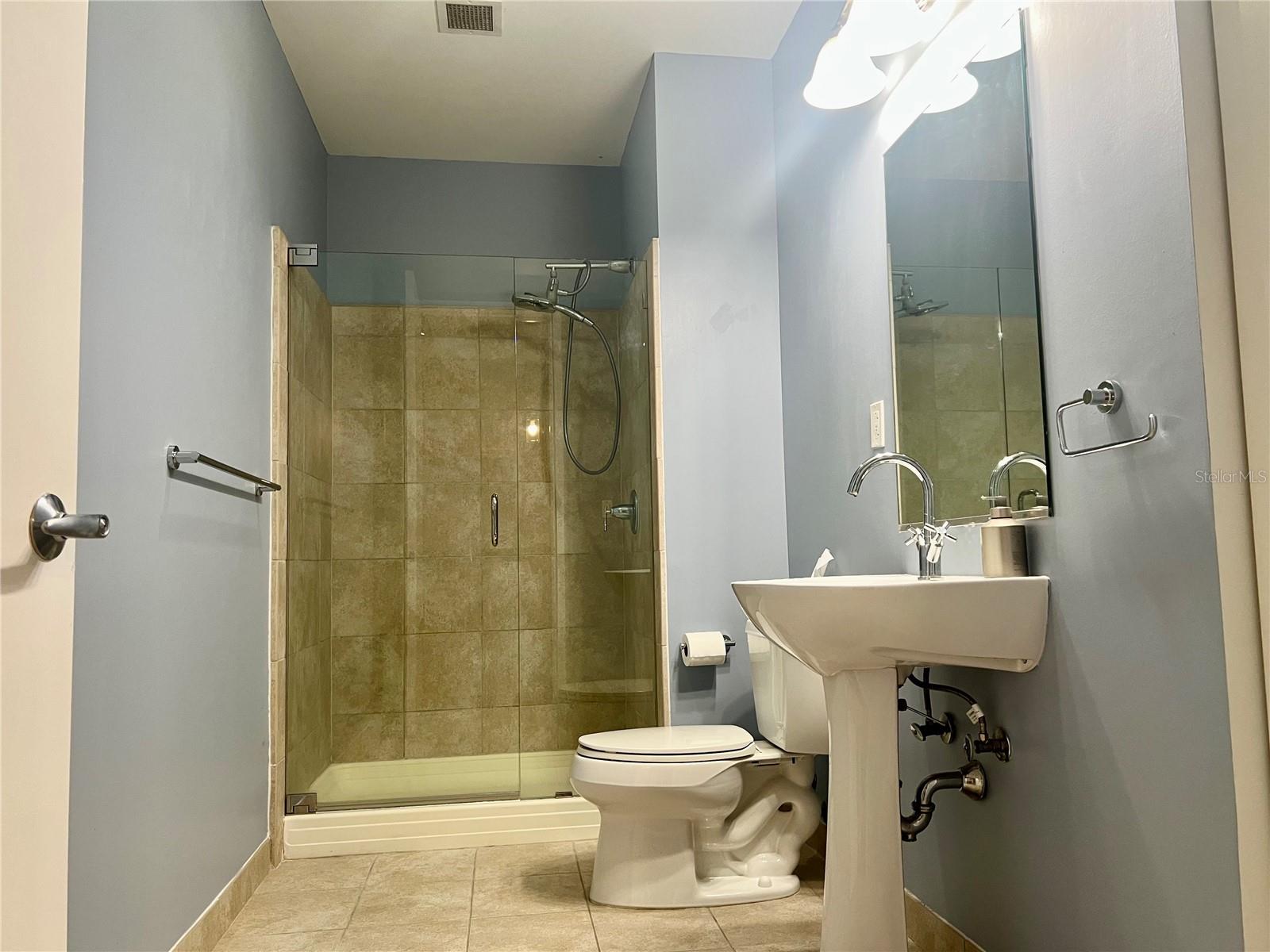 Image 31 of 42 For 150 Robinson Street 2903
