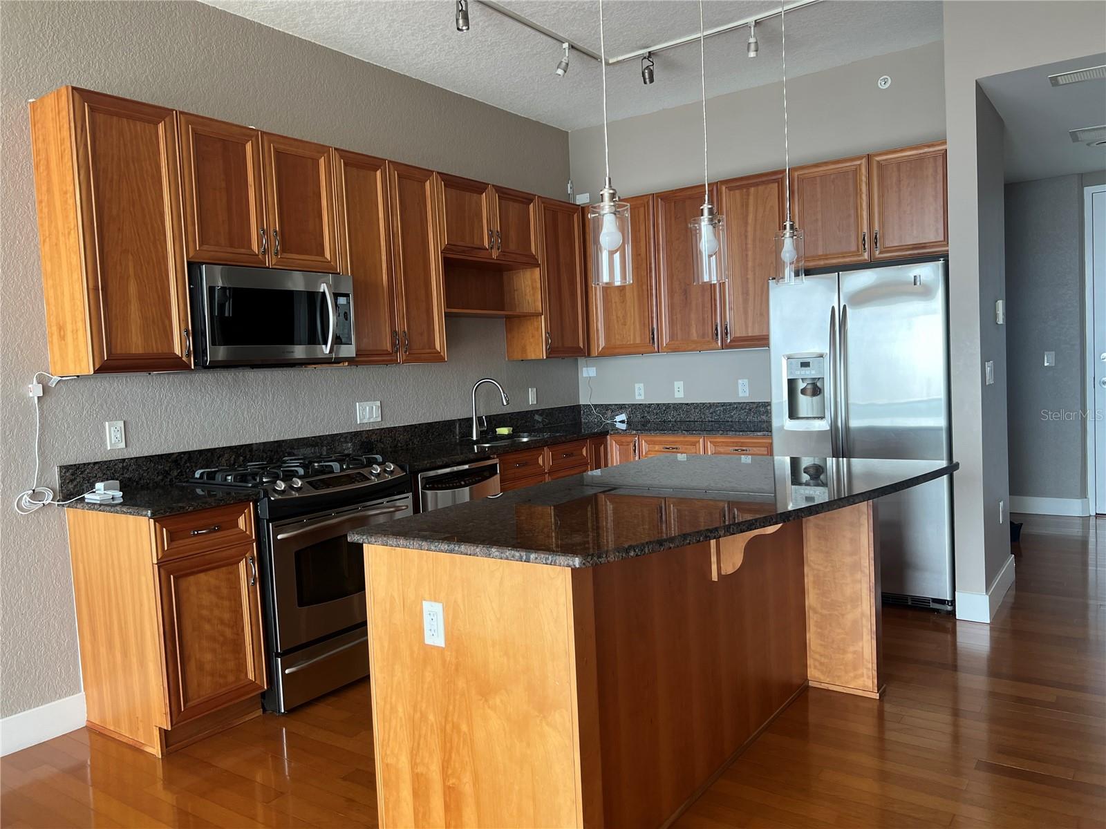 Image 4 of 25 For 150 Robinson Street 29b