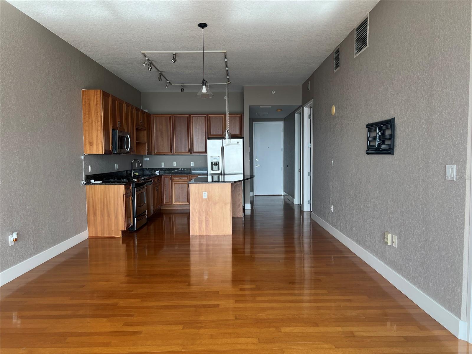 Image 7 of 25 For 150 Robinson Street 29b