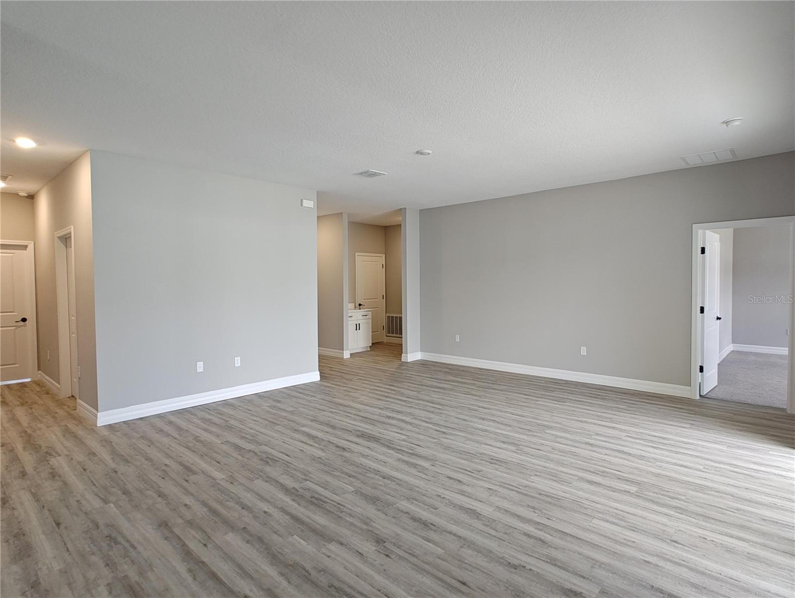 Image 8 of 35 For 2699 161st Loop