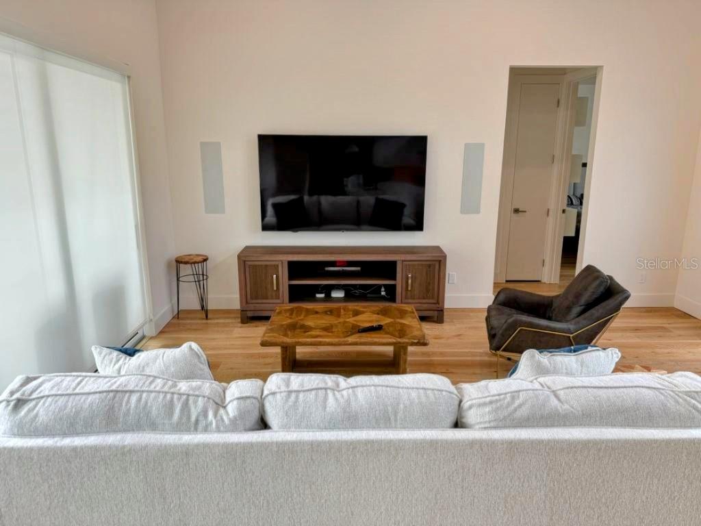 Image 10 of 51 For 2408 Nassau Street