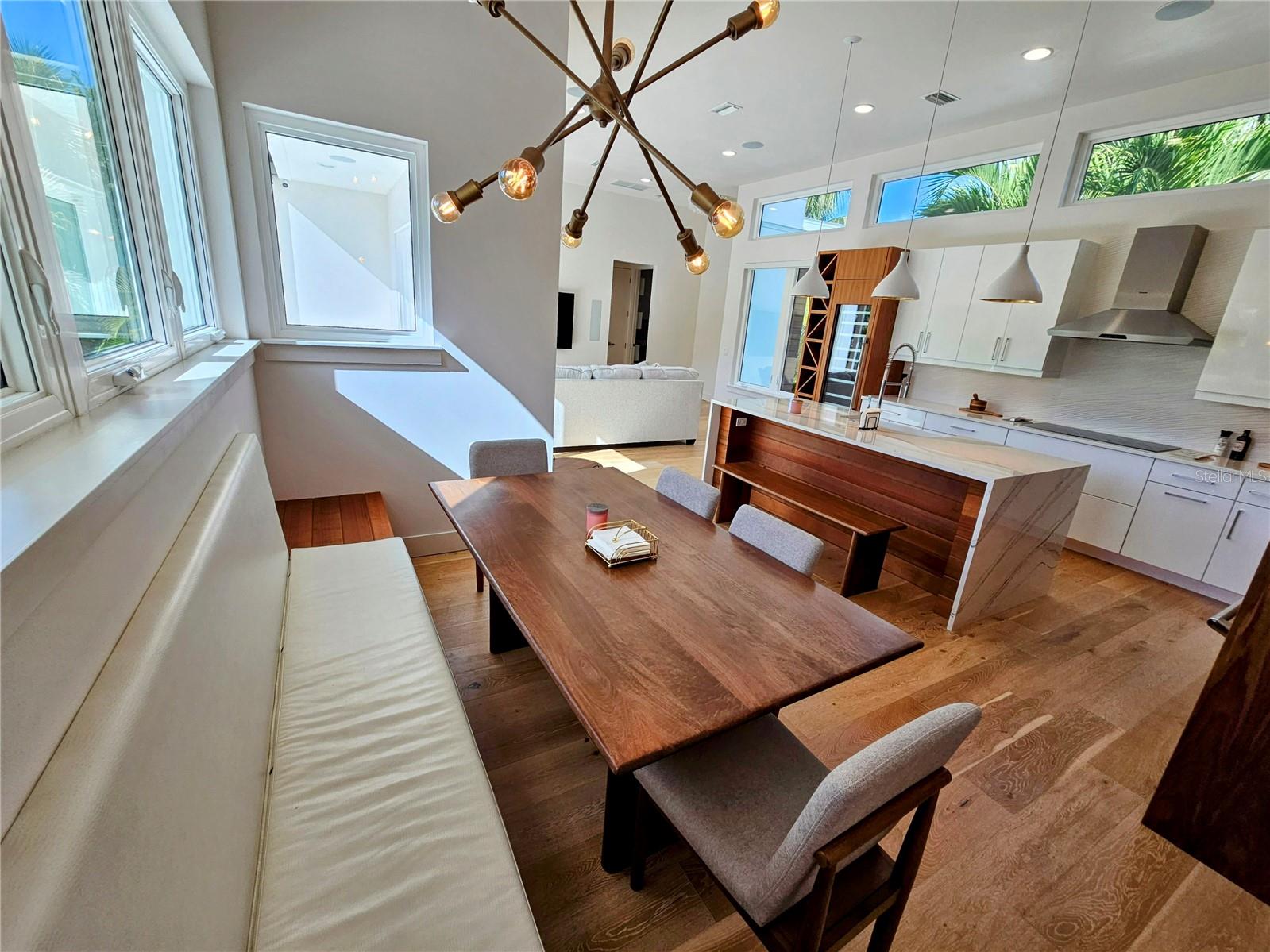 Image 19 of 51 For 2408 Nassau Street