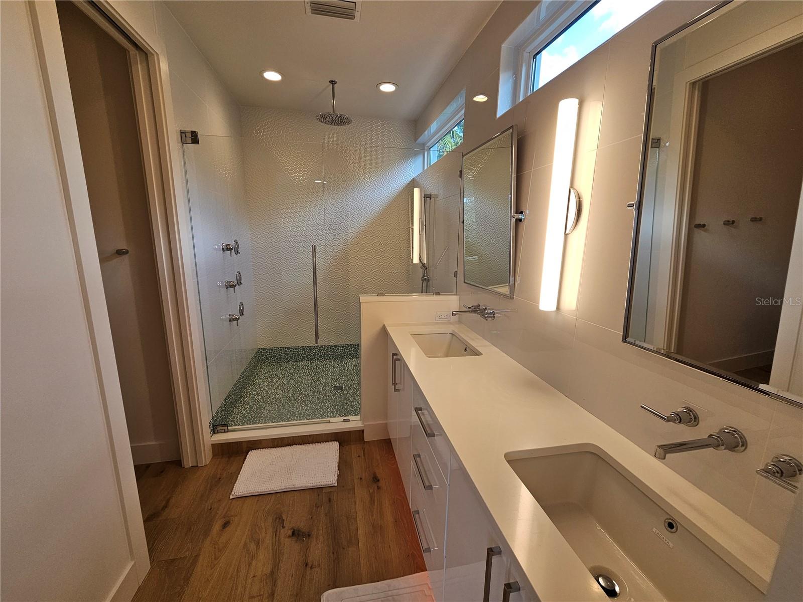 Image 22 of 51 For 2408 Nassau Street