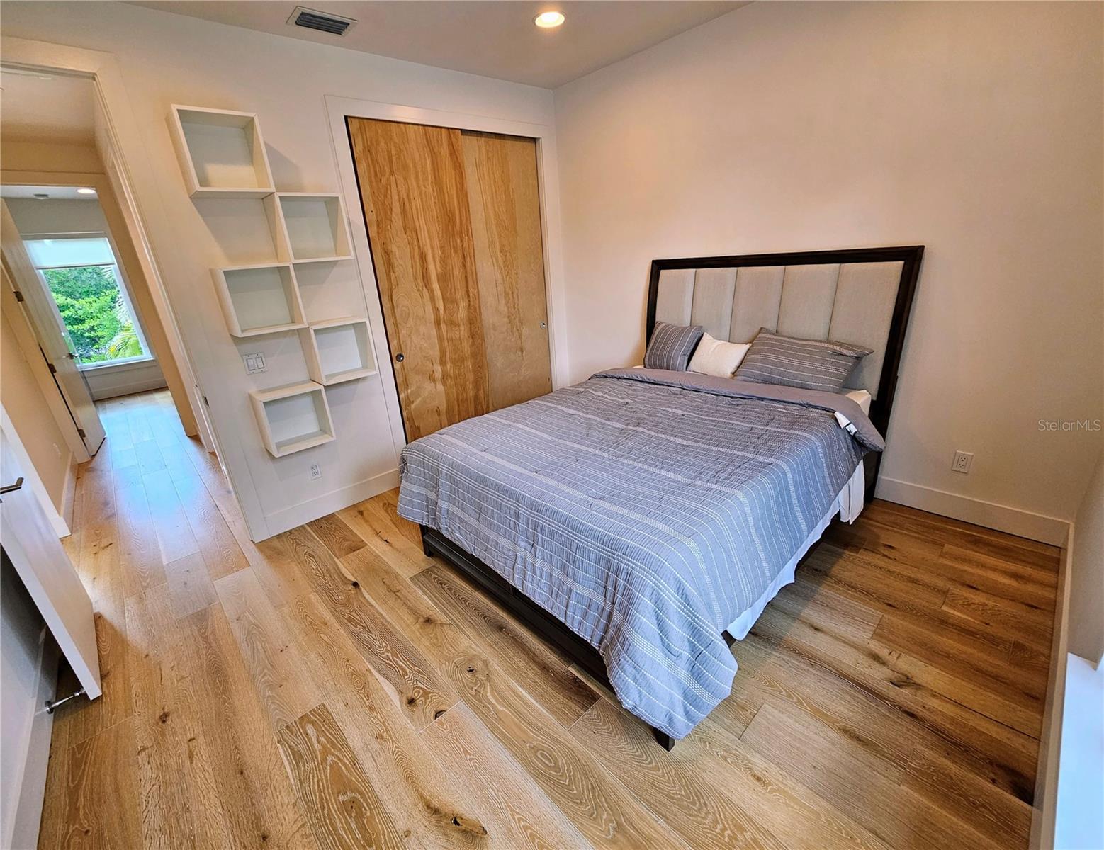 Image 29 of 51 For 2408 Nassau Street