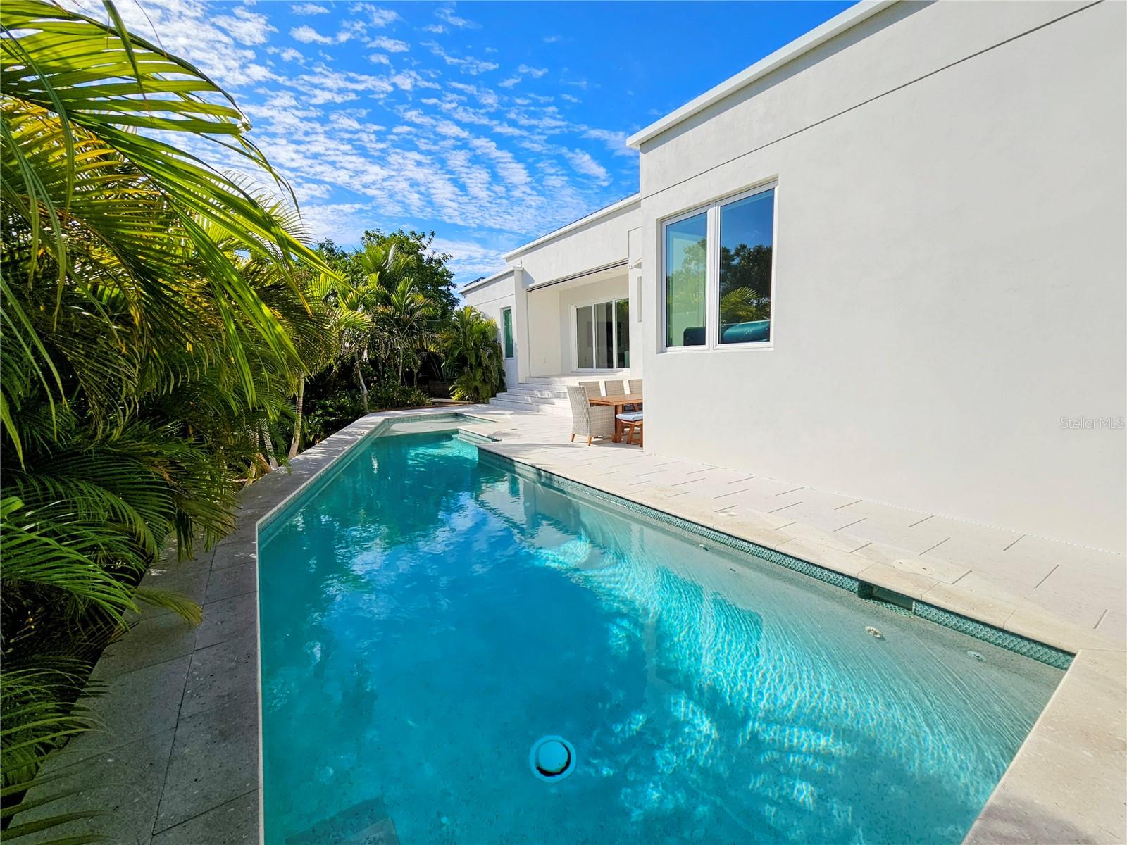 Image 40 of 51 For 2408 Nassau Street