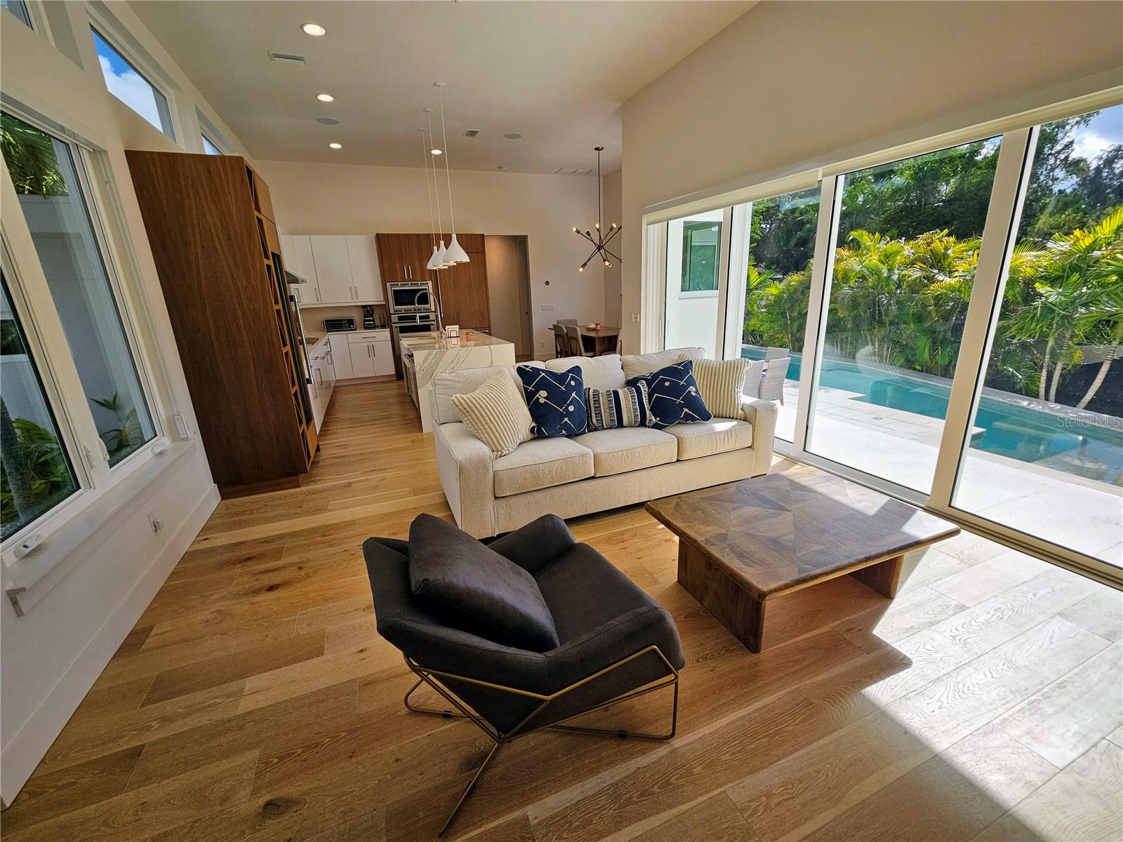 Image 8 of 51 For 2408 Nassau Street