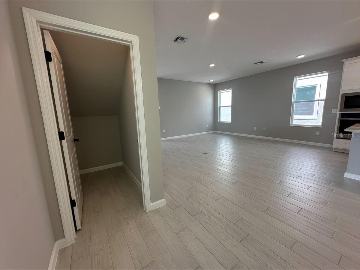 Image 8 of 30 For 5324 Center Lake Ranch Boulevard