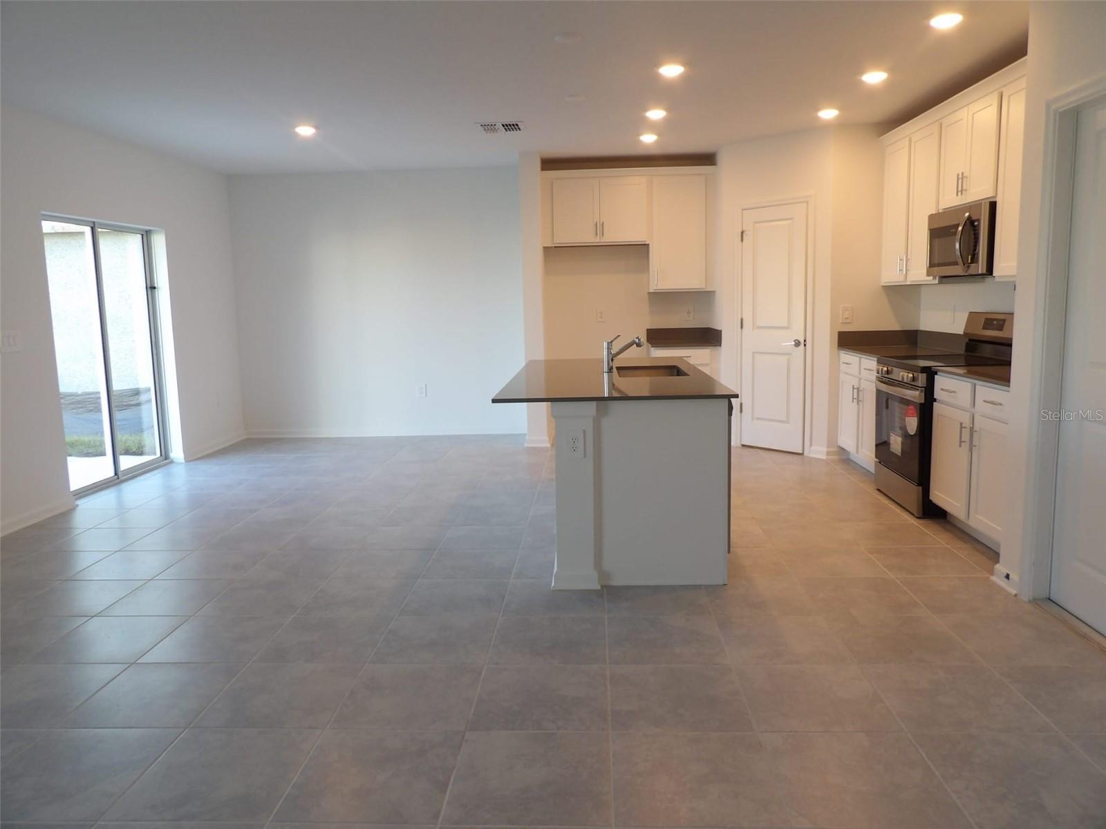 Image 3 of 7 For 3101 Armstrong Avenue