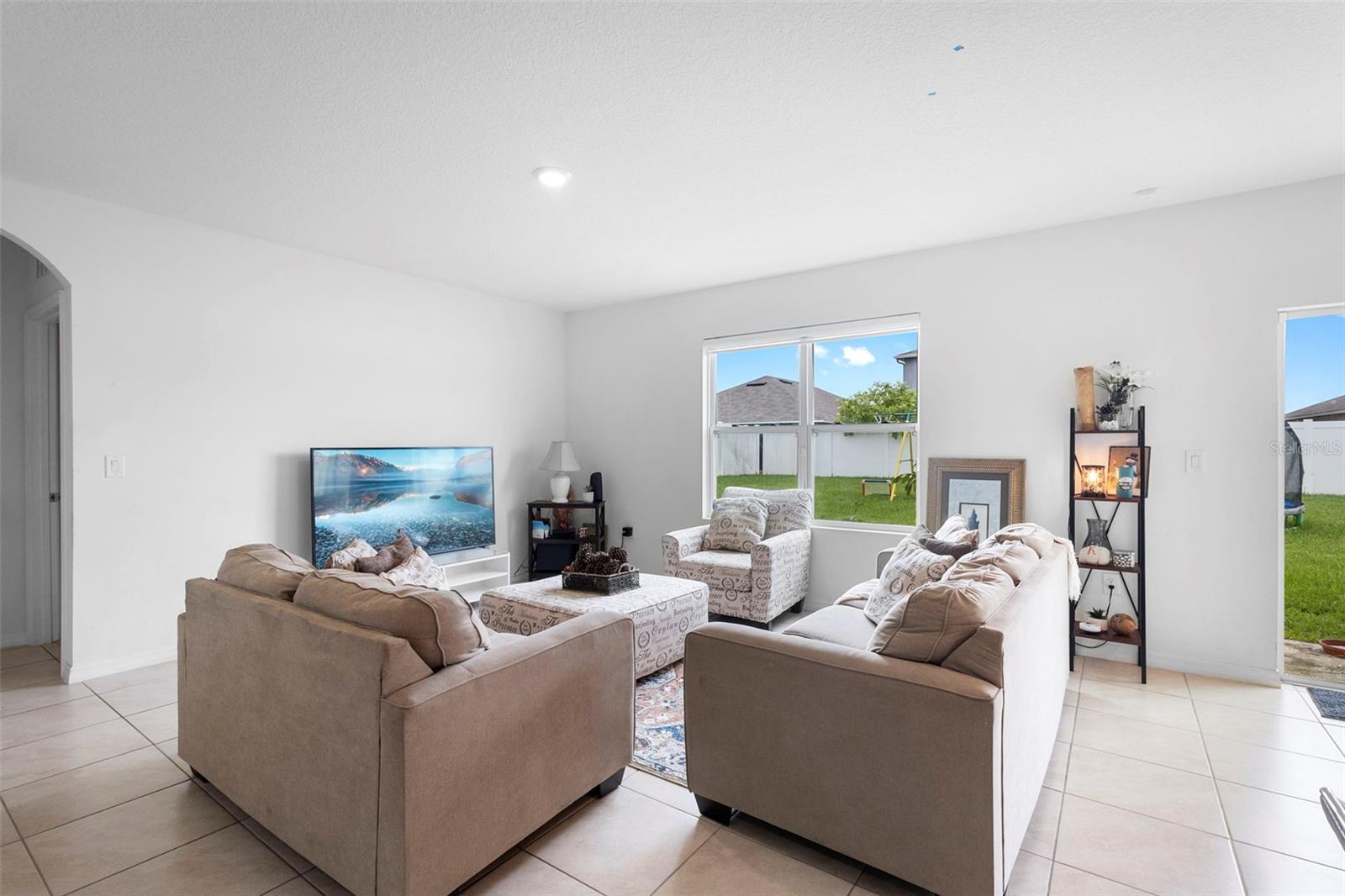 Image 2 of 15 For 5125 Fiddlewood Way