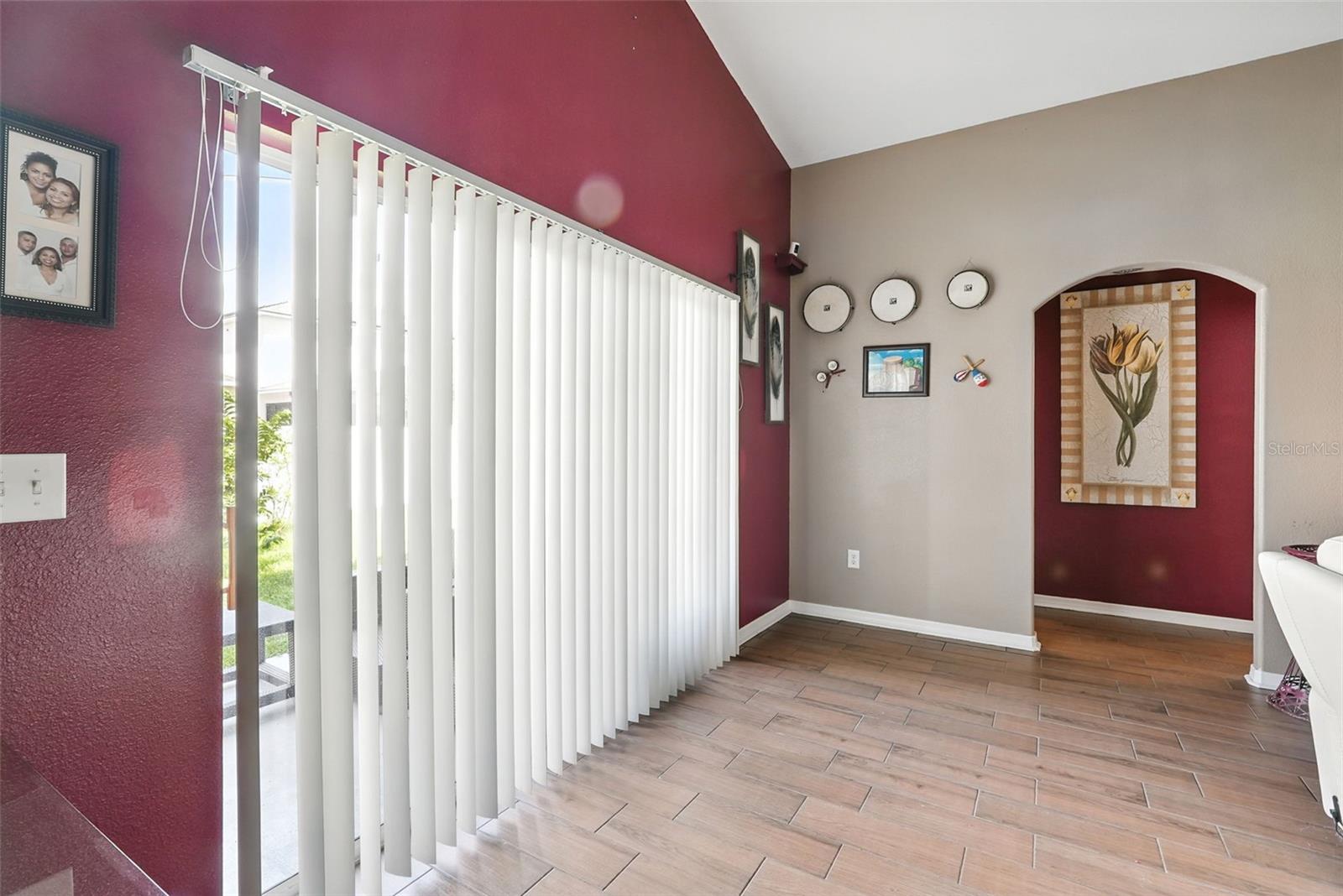 Image 21 of 32 For 14013 Hollow Crest Place