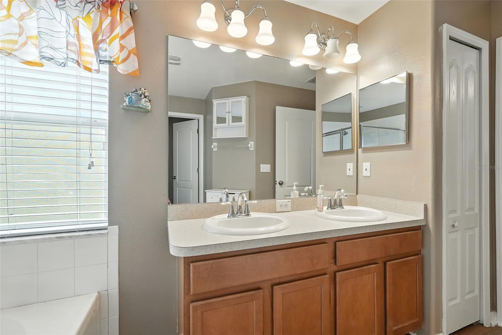 Image 27 of 32 For 14013 Hollow Crest Place