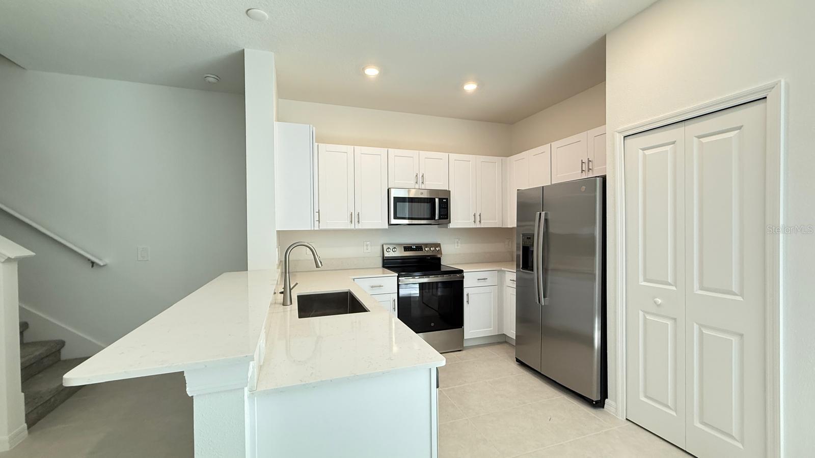 Listing photo id 3 for 10264 Trumpet Honeysuckle Way
