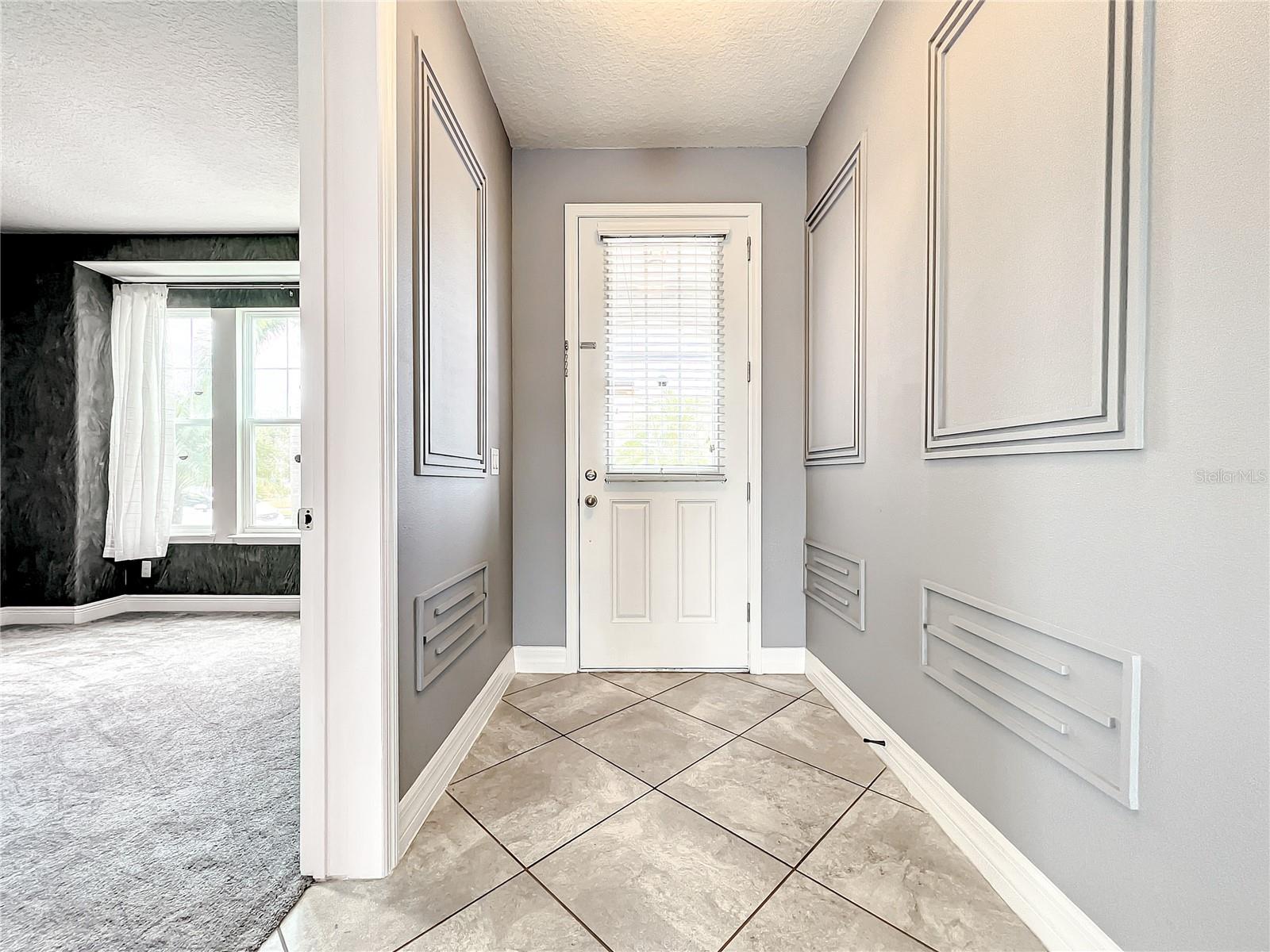 Image 3 of 45 For 4993 Southlawn Avenue