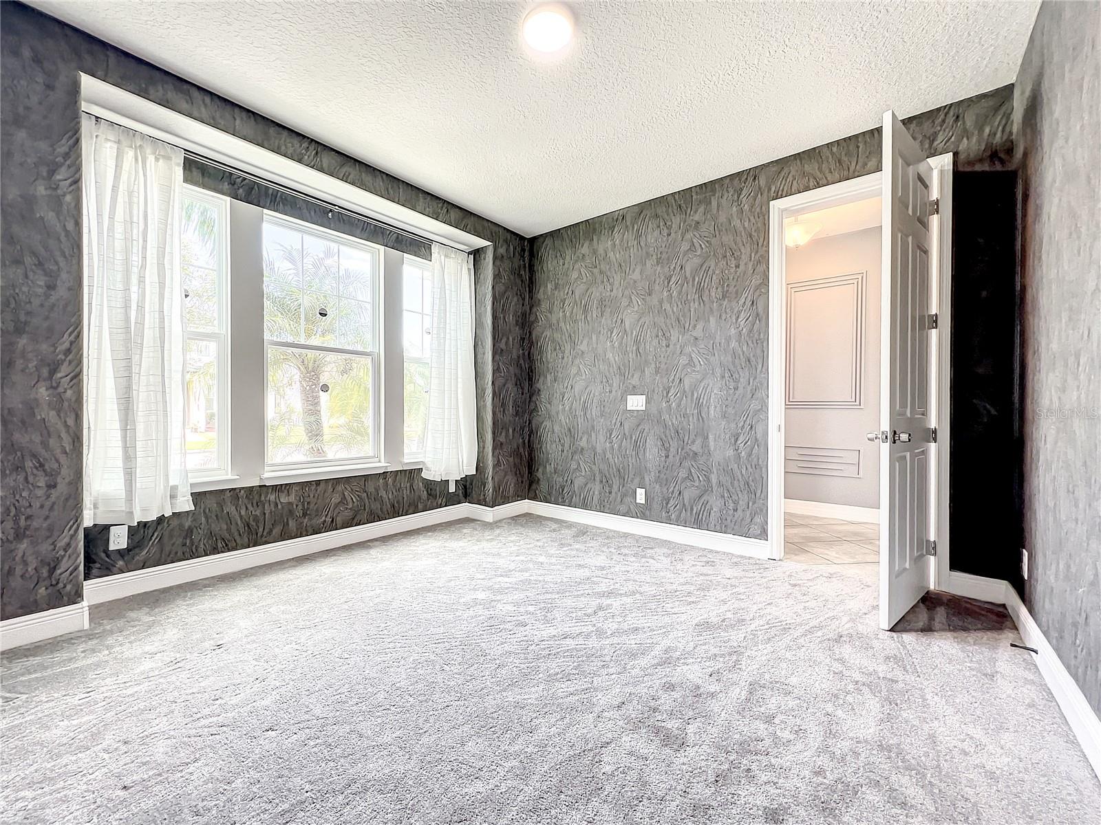 Image 4 of 45 For 4993 Southlawn Avenue