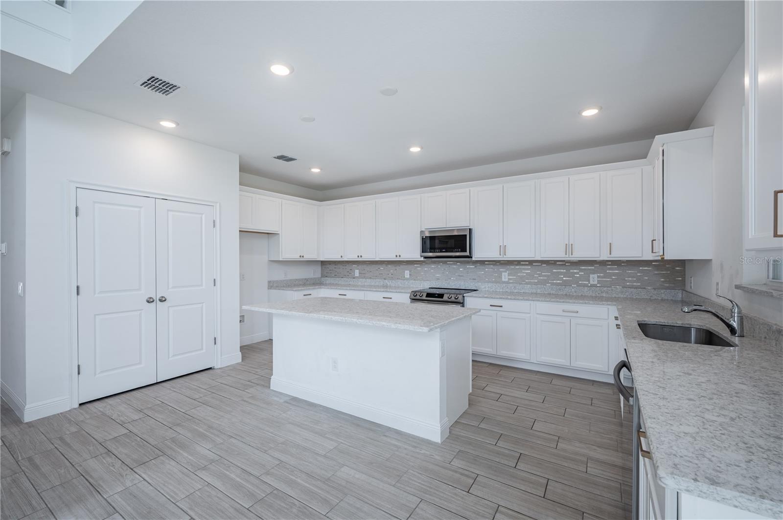 Image 16 of 63 For 9199 Waverly Walk Drive