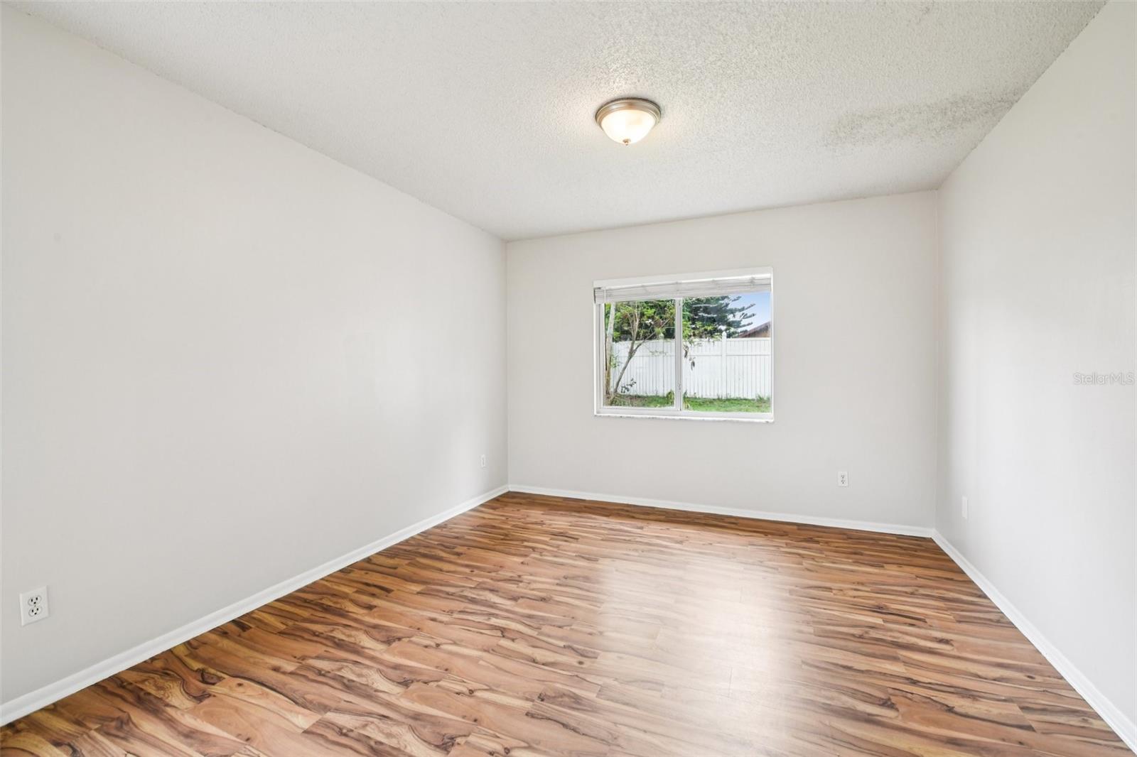 Image 12 of 37 For 478 Chicago Woods Circle