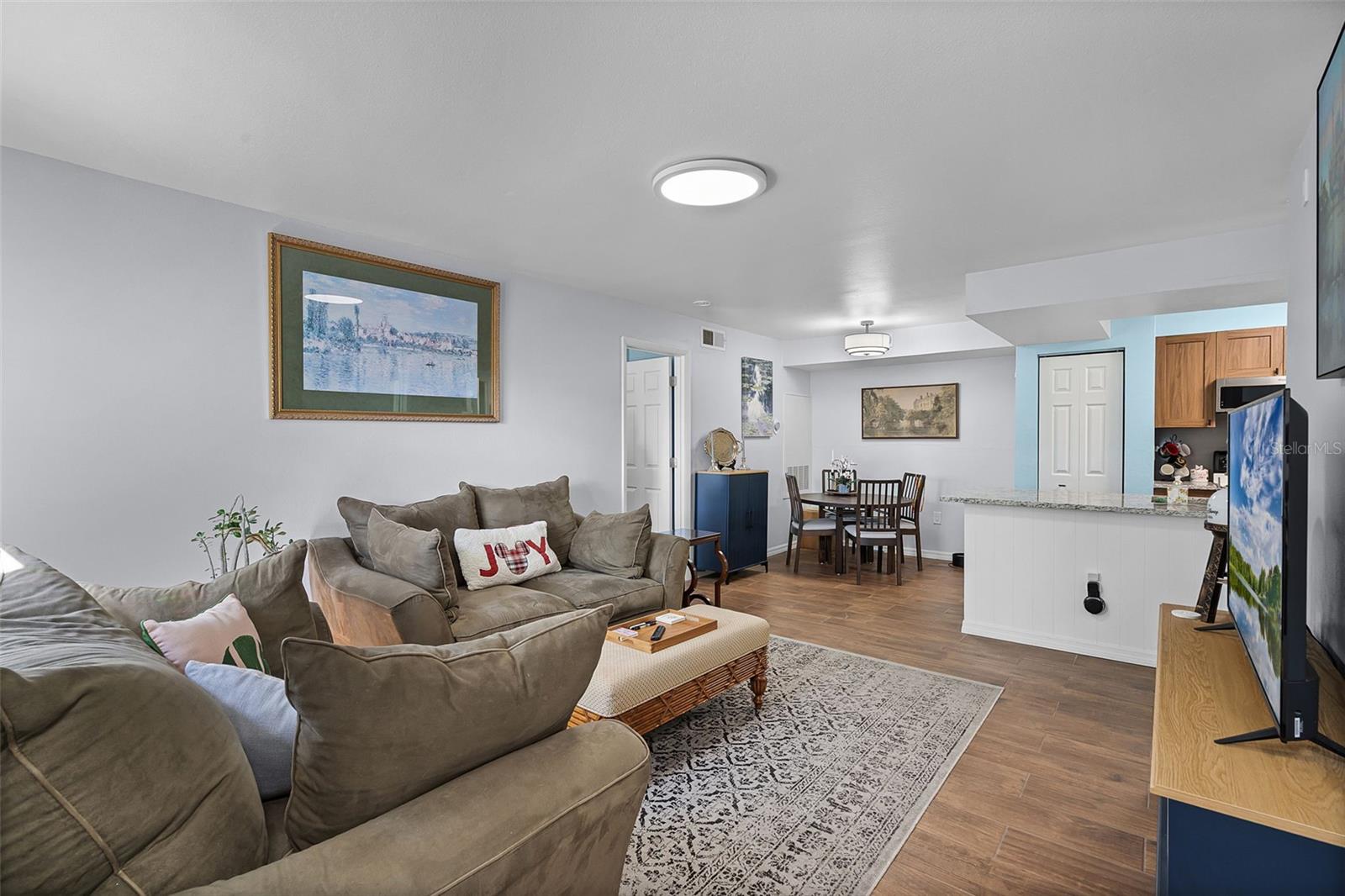Image 3 of 34 For 3028 Parkway Boulevard 308