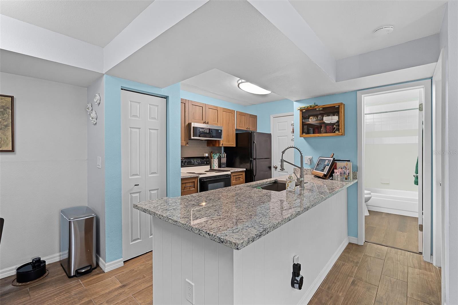 Image 7 of 34 For 3028 Parkway Boulevard 308