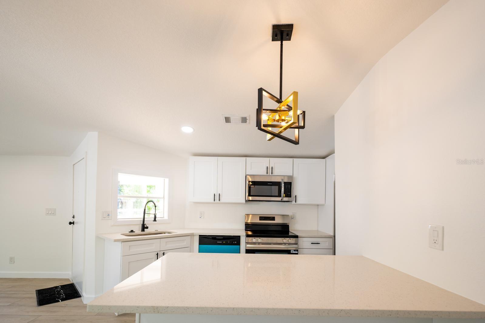 Image 11 of 25 For 5907 Sussex Court