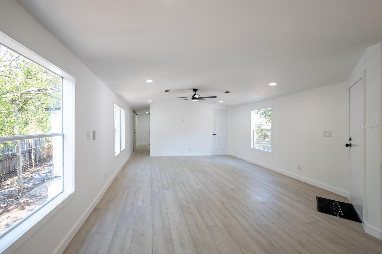 Image 12 of 25 For 5907 Sussex Court
