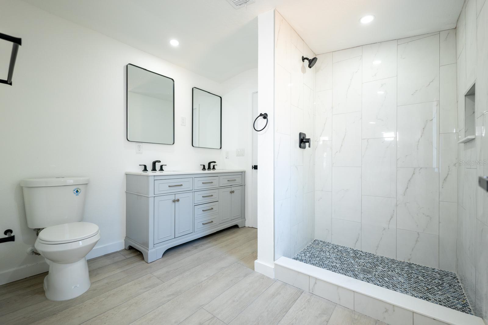 Image 15 of 25 For 5907 Sussex Court