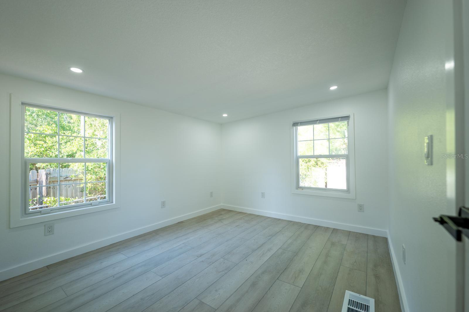 Image 17 of 25 For 5907 Sussex Court