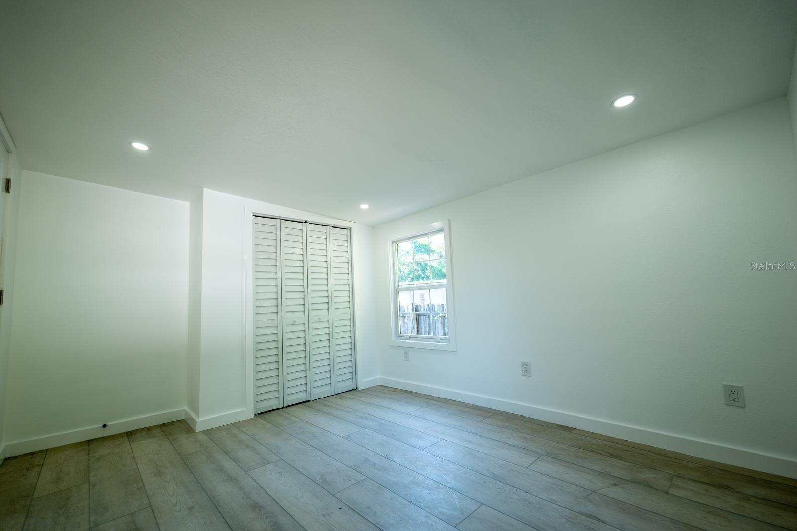 Image 19 of 25 For 5907 Sussex Court