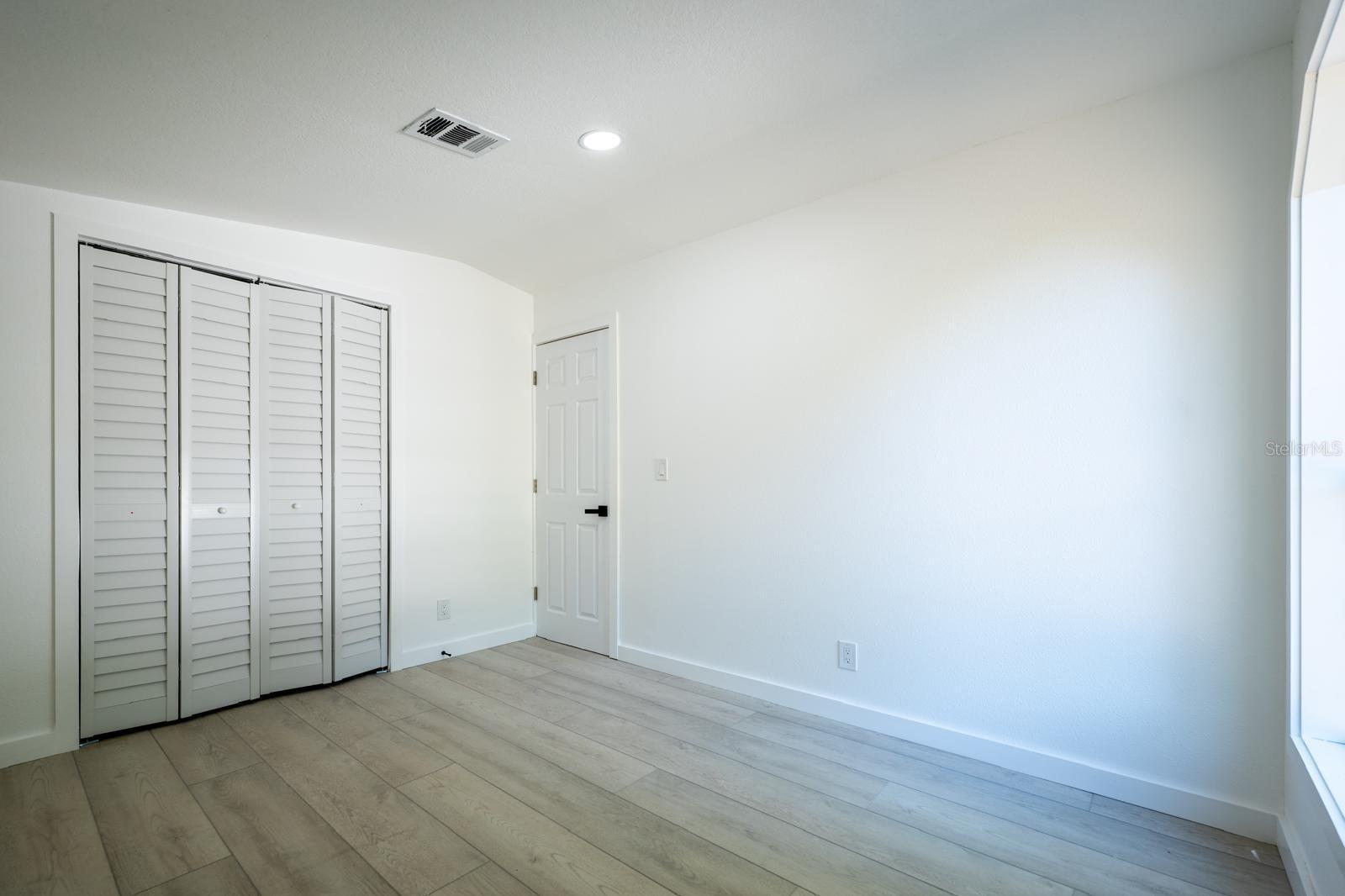 Image 21 of 25 For 5907 Sussex Court