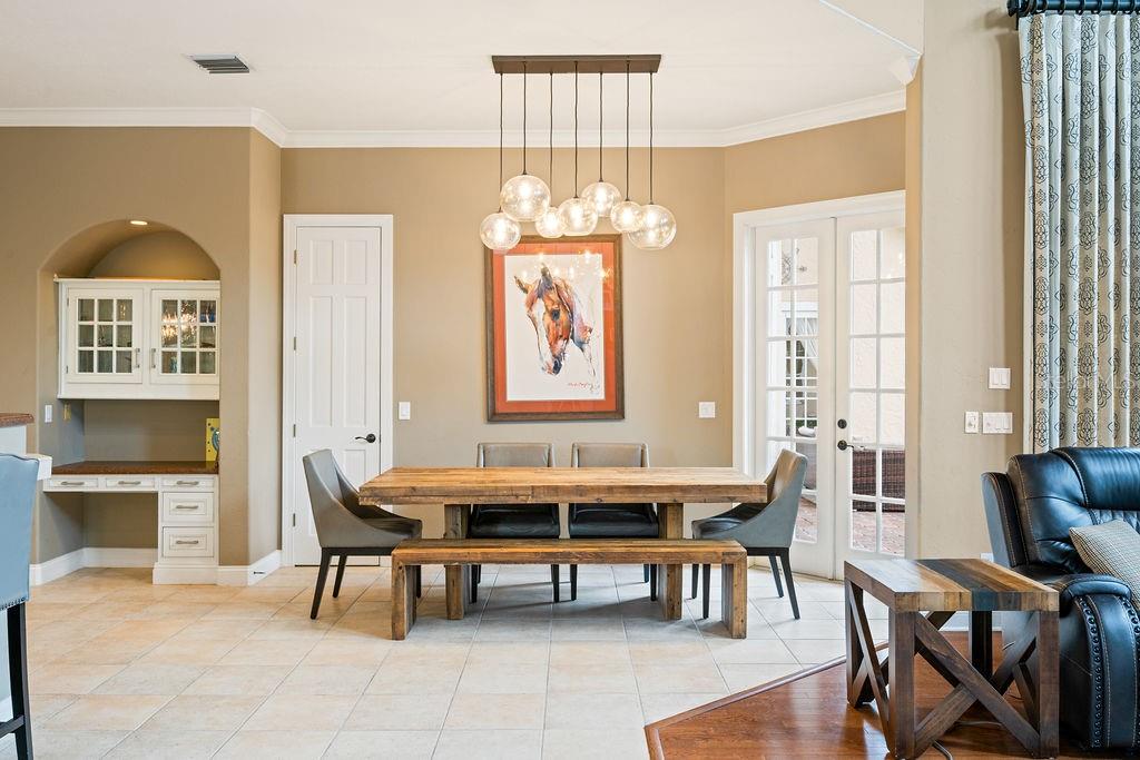 Listing photo id 8 for 2357 Alaqua Drive