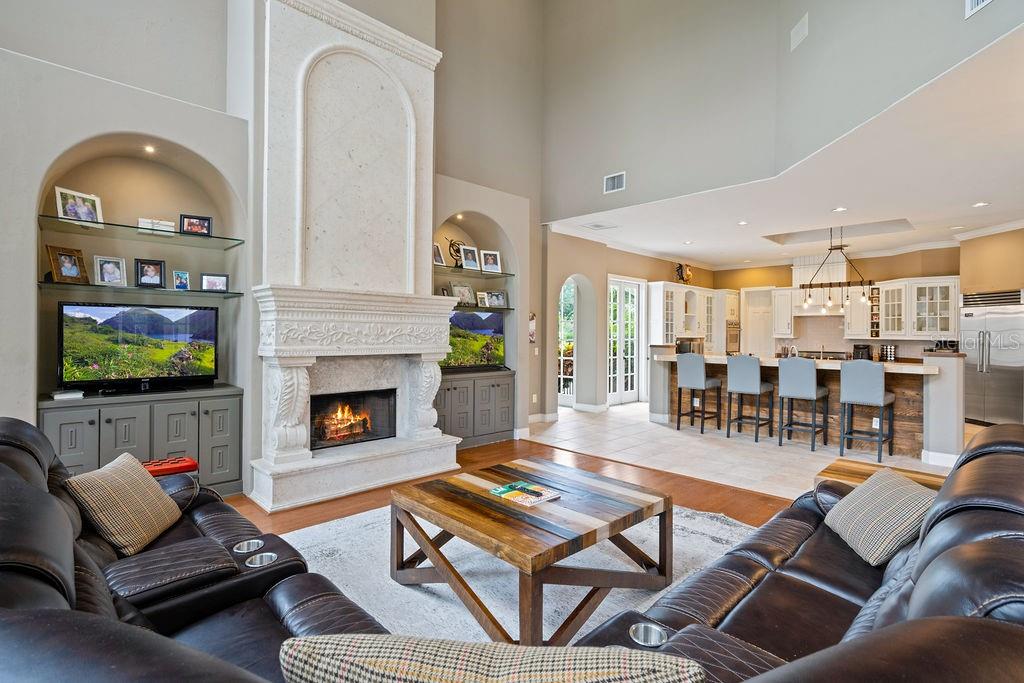 Listing photo id 11 for 2357 Alaqua Drive