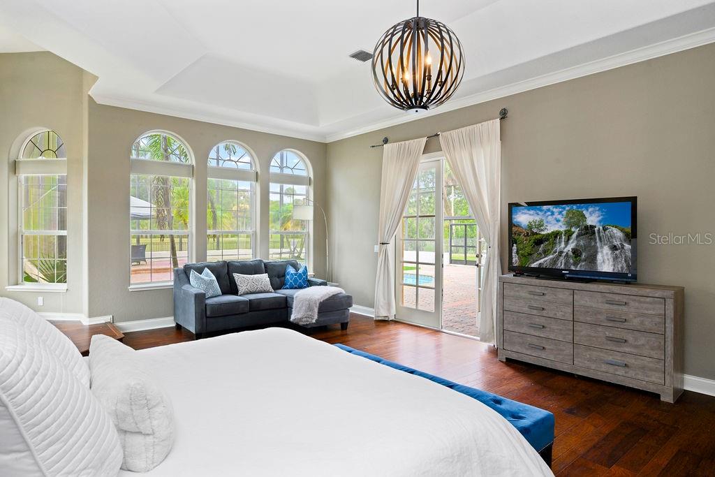 Listing photo id 16 for 2357 Alaqua Drive