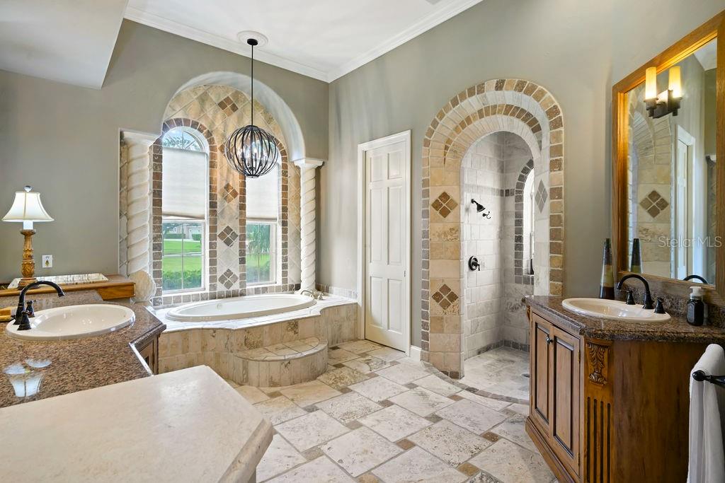 Listing photo id 18 for 2357 Alaqua Drive