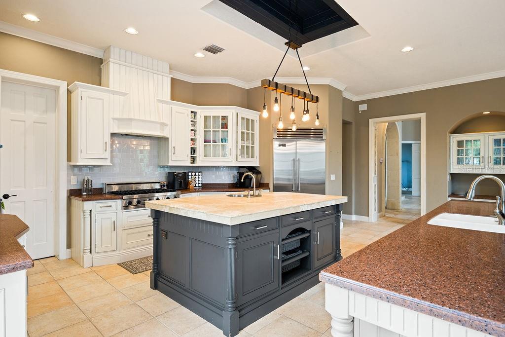 Listing photo id 6 for 2357 Alaqua Drive