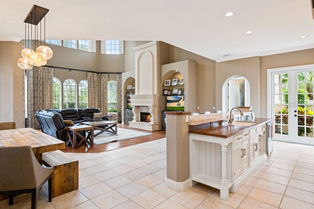 Listing photo id 7 for 2357 Alaqua Drive