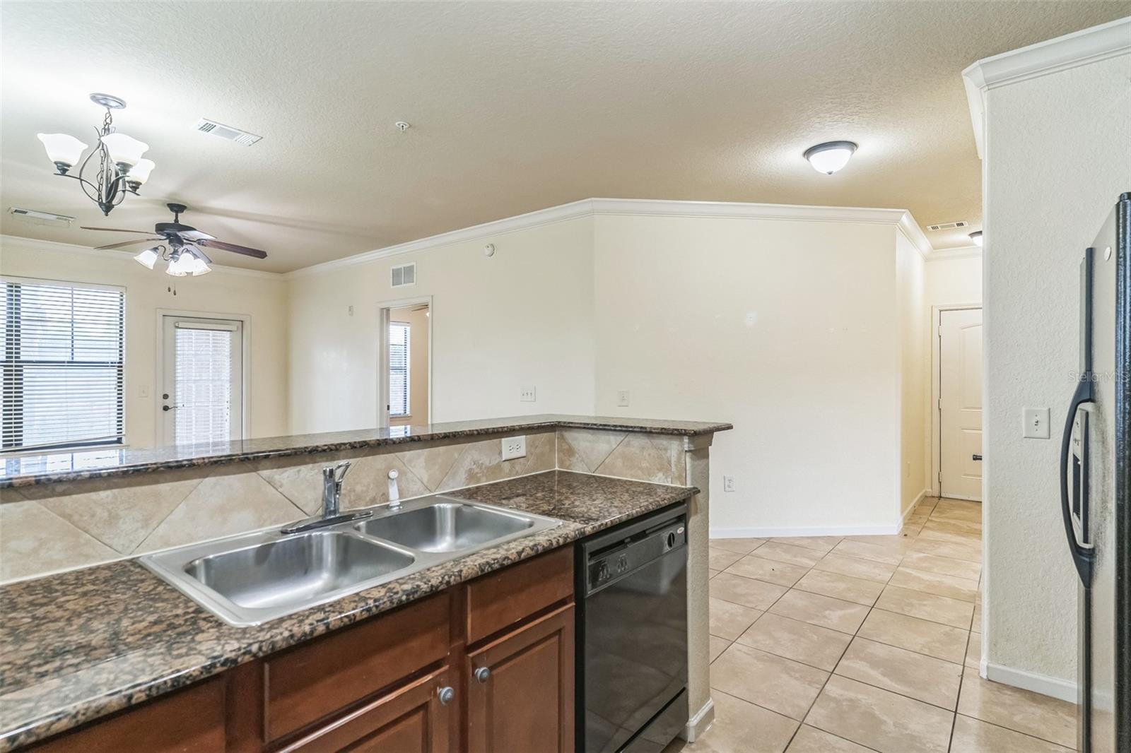Image 11 of 30 For 909 Charo Parkway 1011