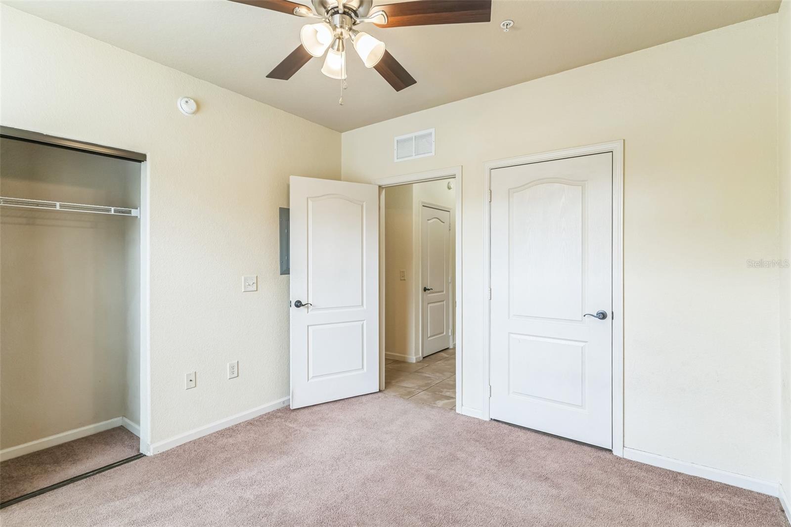 Image 16 of 30 For 909 Charo Parkway 1011