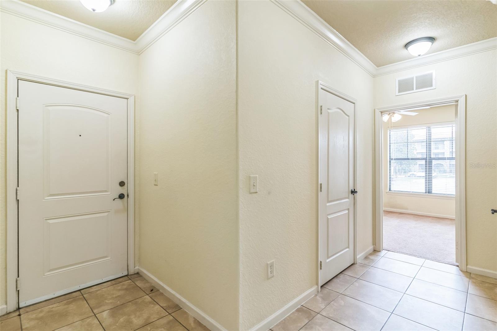 Image 17 of 30 For 909 Charo Parkway 1011