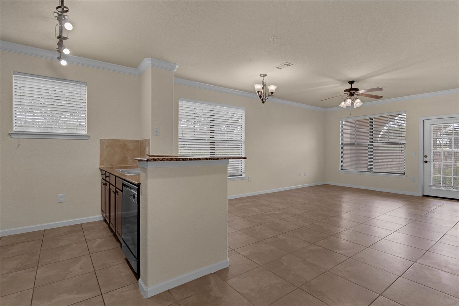 Image 18 of 30 For 909 Charo Parkway 1011
