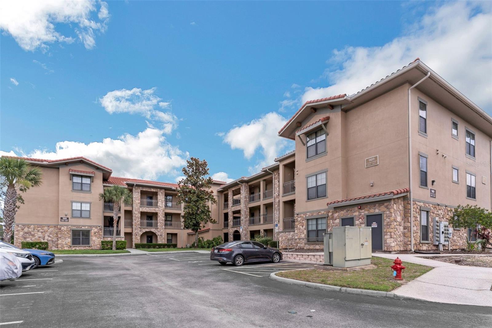 Image 2 of 30 For 909 Charo Parkway 1011